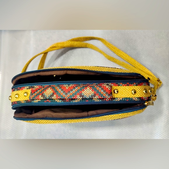 Unique Square Sling - Picture 4 of 4